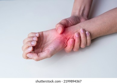 12+ Sprained Wrist Stretches For Reduced Pain 12+ Sprained Wrist Stretches For Reduced Pain
