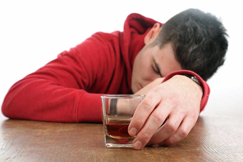How Do Narcissists Hide Alcohol Abuse? Warning Signs